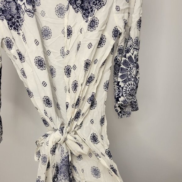 Kori  Robe - Picture 3 of 5